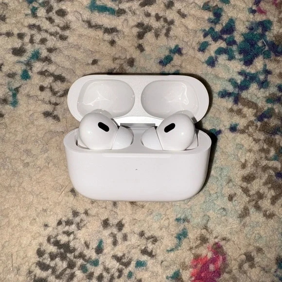 Apple White Earbud Headphones